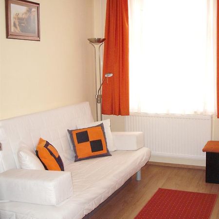 Lokomotiv Motel Eger Extérieur photo