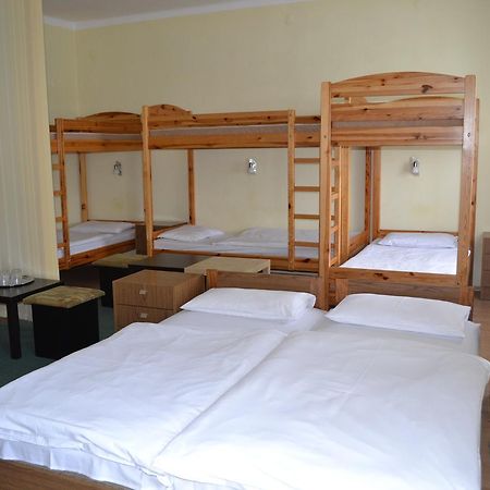 Lokomotiv Motel Eger Extérieur photo