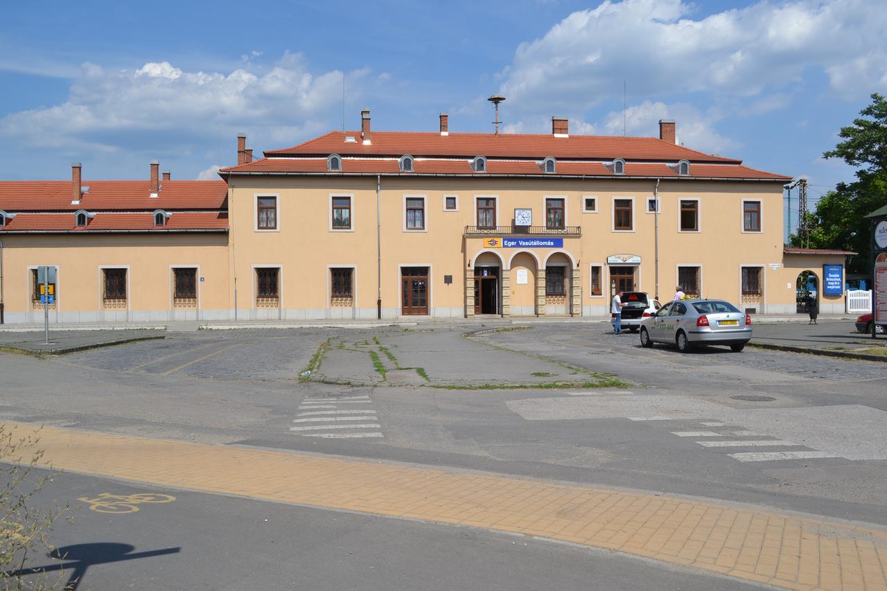 Lokomotiv Motel Eger Extérieur photo