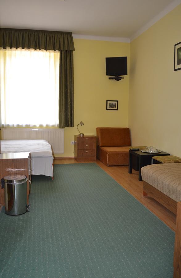 Lokomotiv Motel Eger Extérieur photo