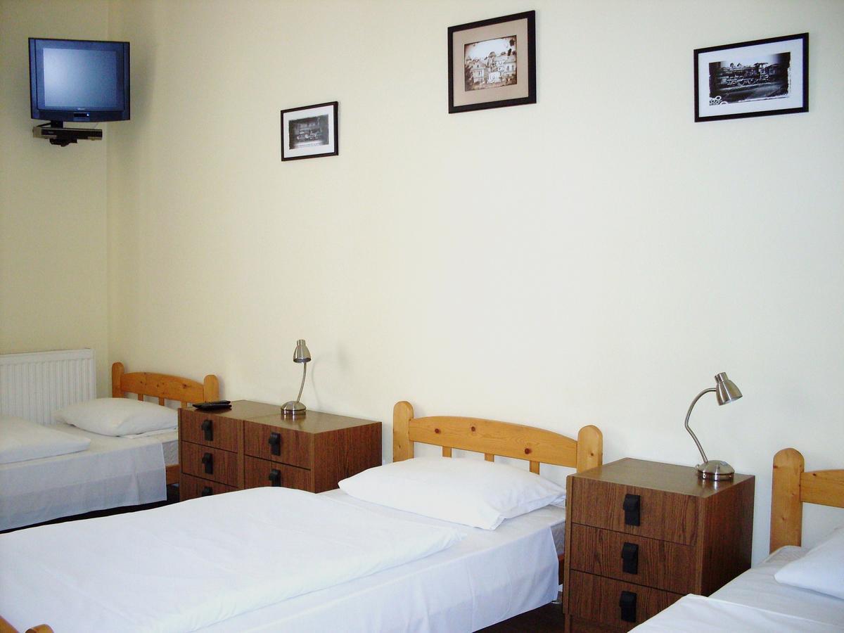 Lokomotiv Motel Eger Extérieur photo