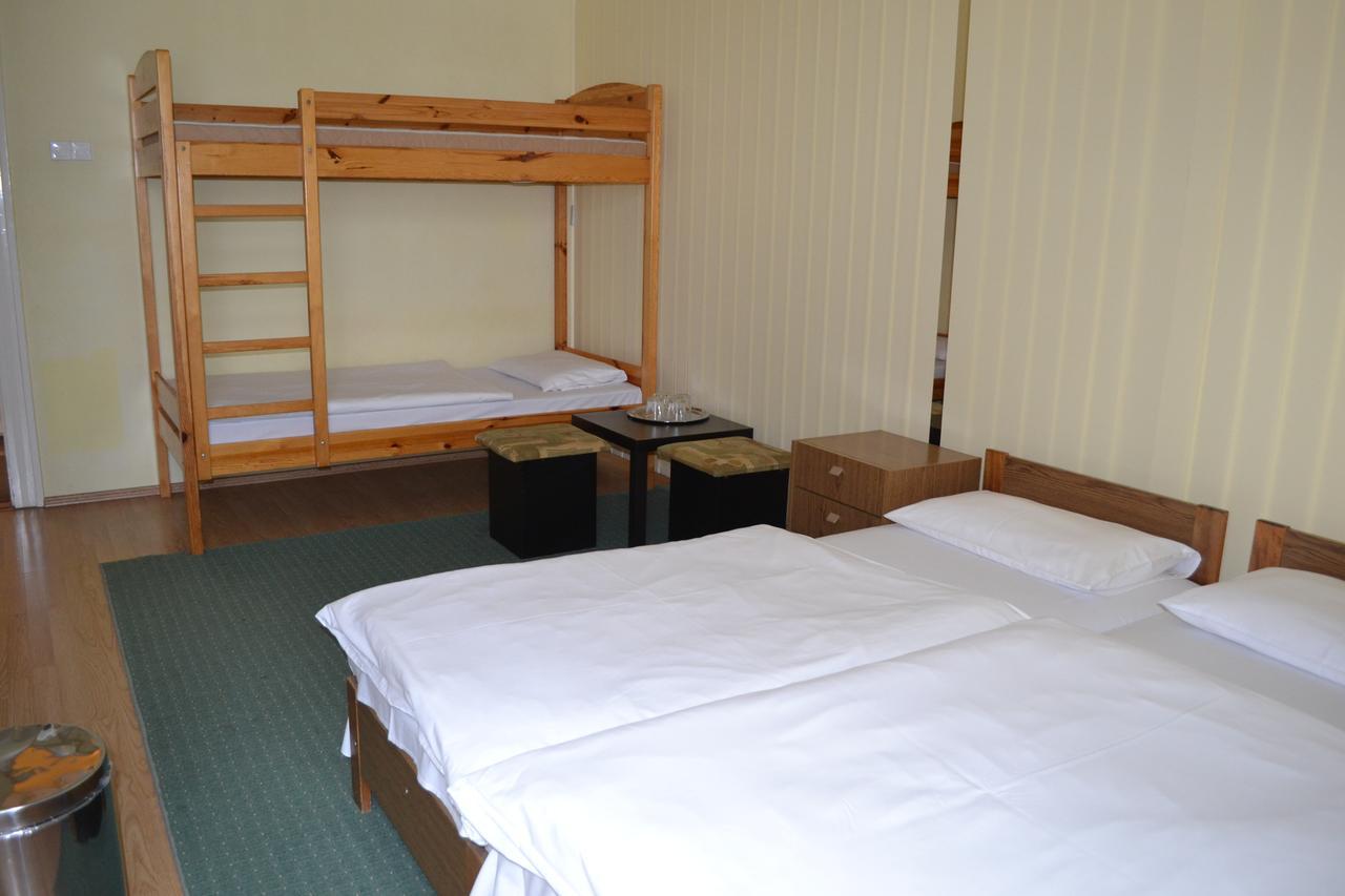 Lokomotiv Motel Eger Extérieur photo