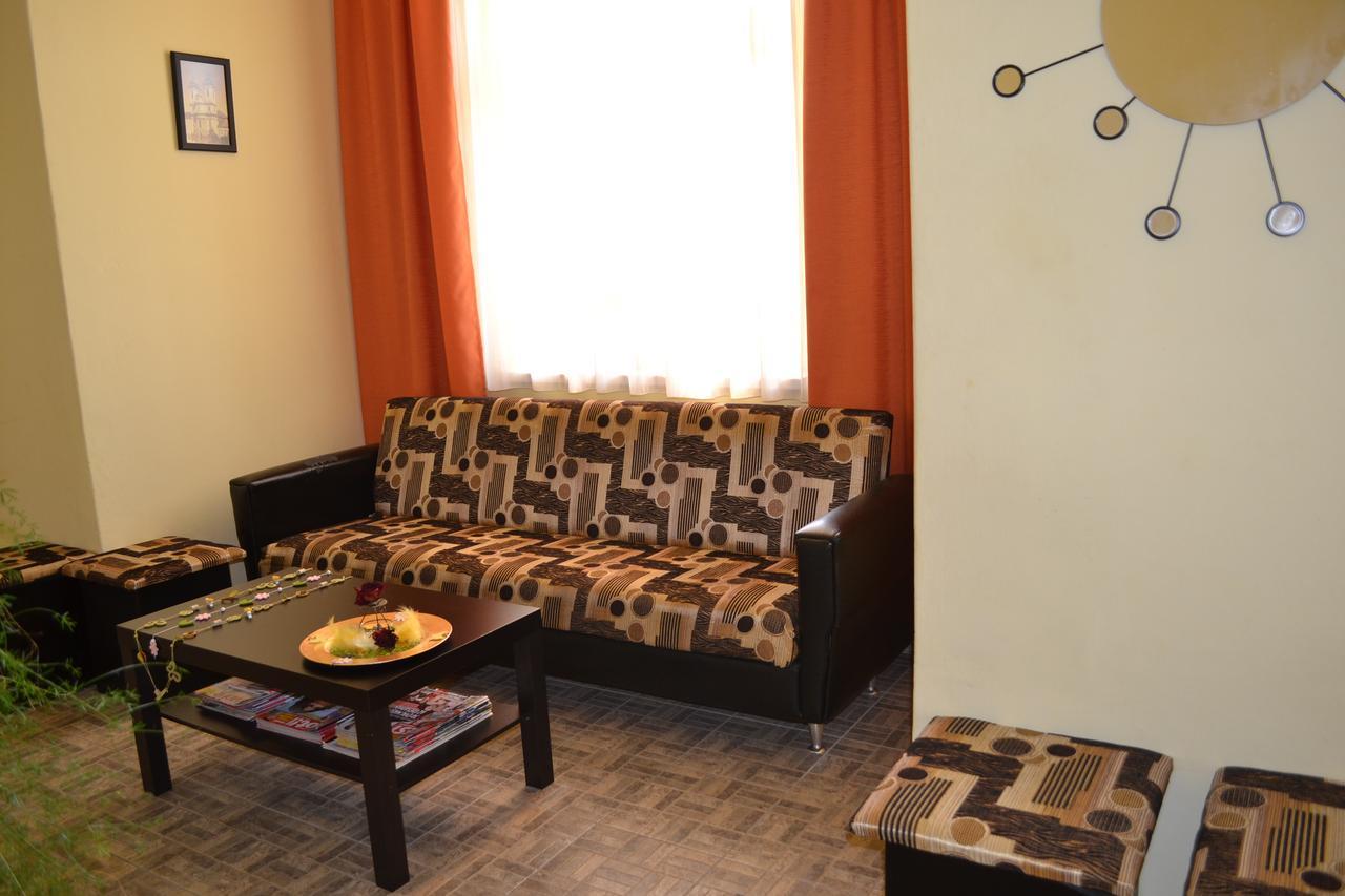 Lokomotiv Motel Eger Extérieur photo