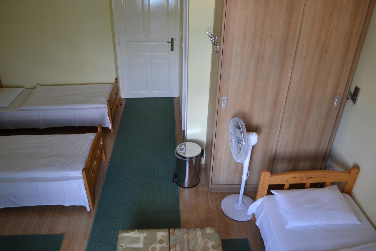Lokomotiv Motel Eger Extérieur photo